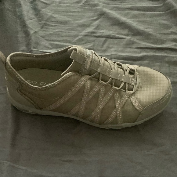 NEW Womens Skechers Sneakers - Sz 7W - Picture 3 of 4